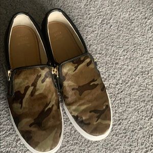 Banana Republic camo/black leather slip-on sneaker